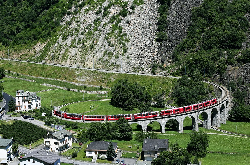 Mit den Panorama-Zügen die Schweizer Bergwelt entdecken!